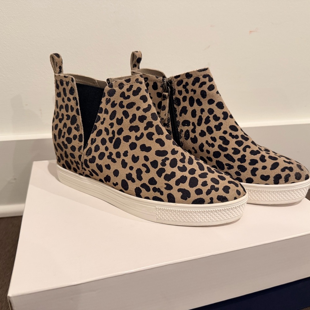 Caslon Tan and Black Leopard Print Sneakers